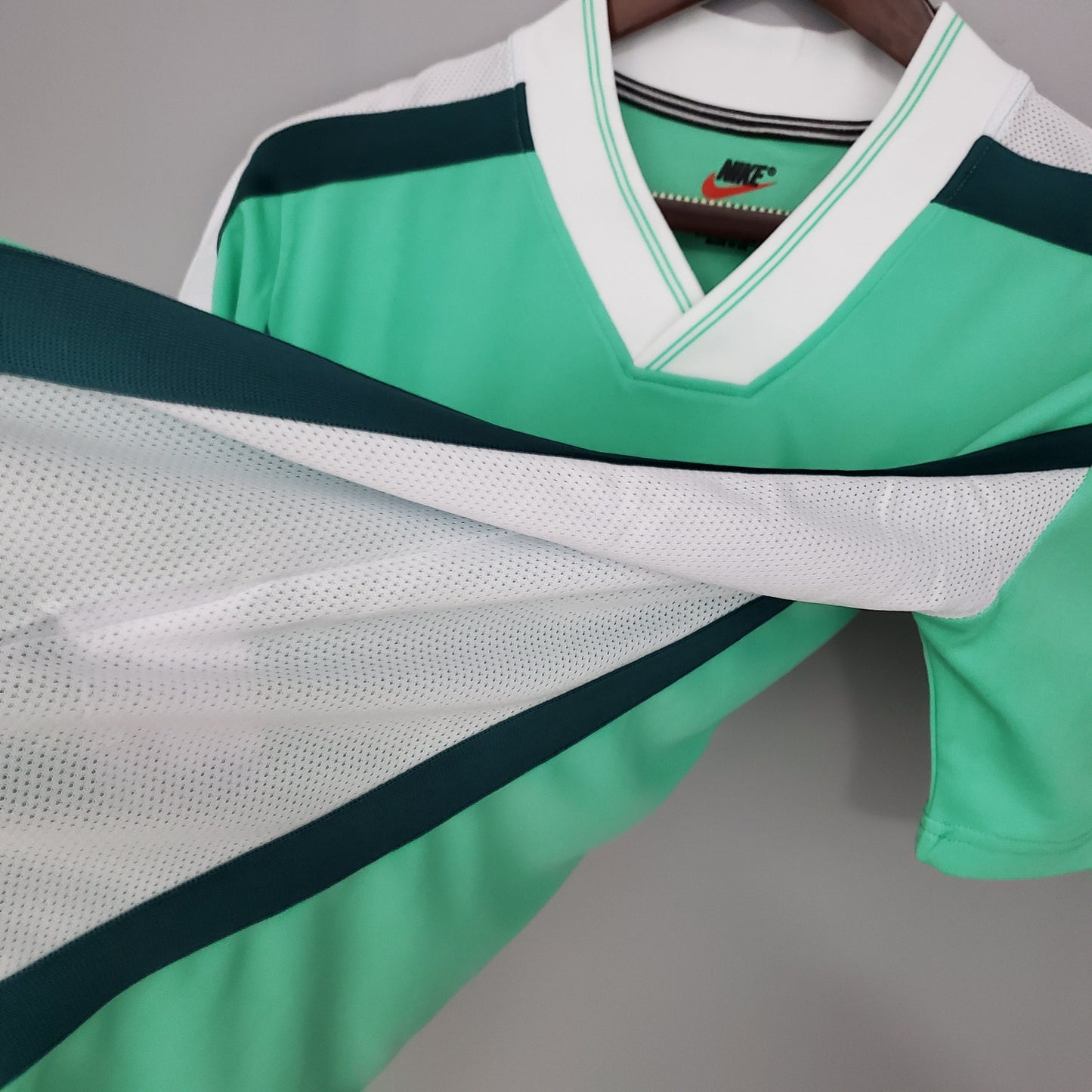NIGERIA I 1998 HOMME (RÉTRO)