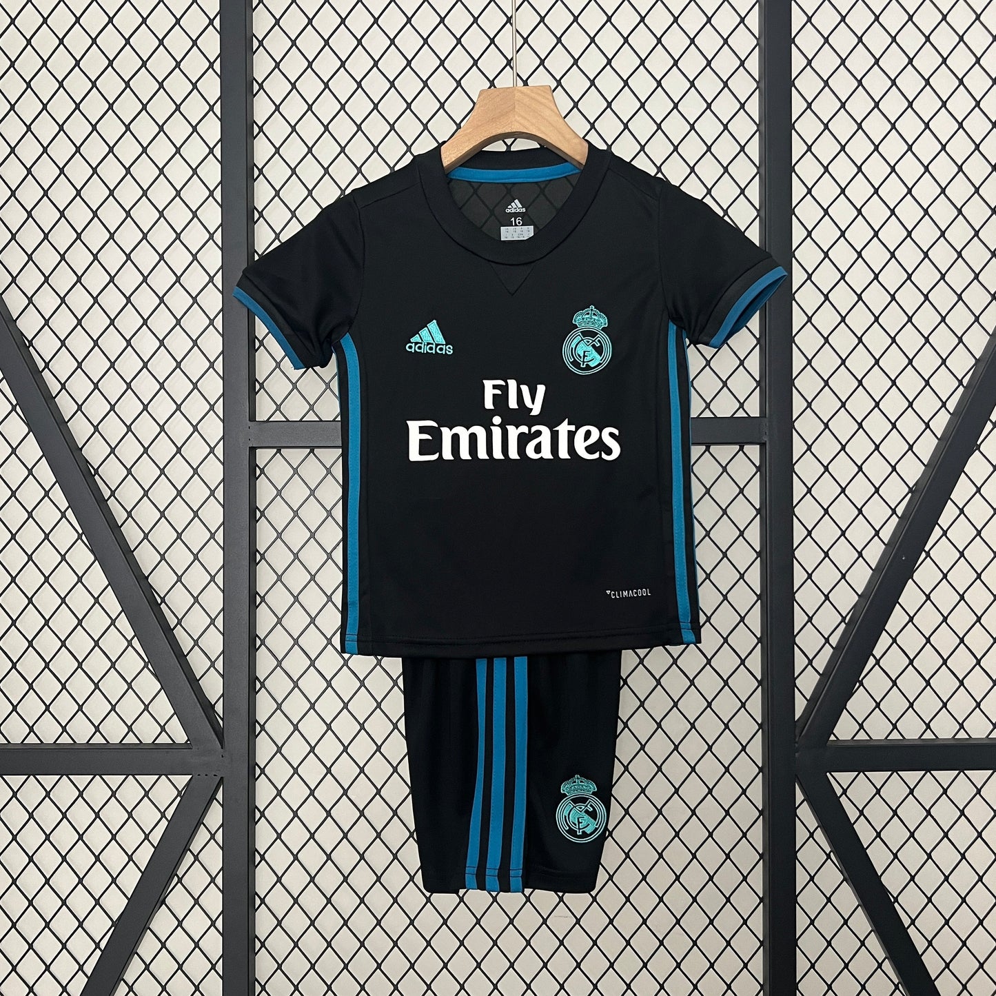 REAL MADRID II 17/18 KIT ENFANT (RÉTRO)