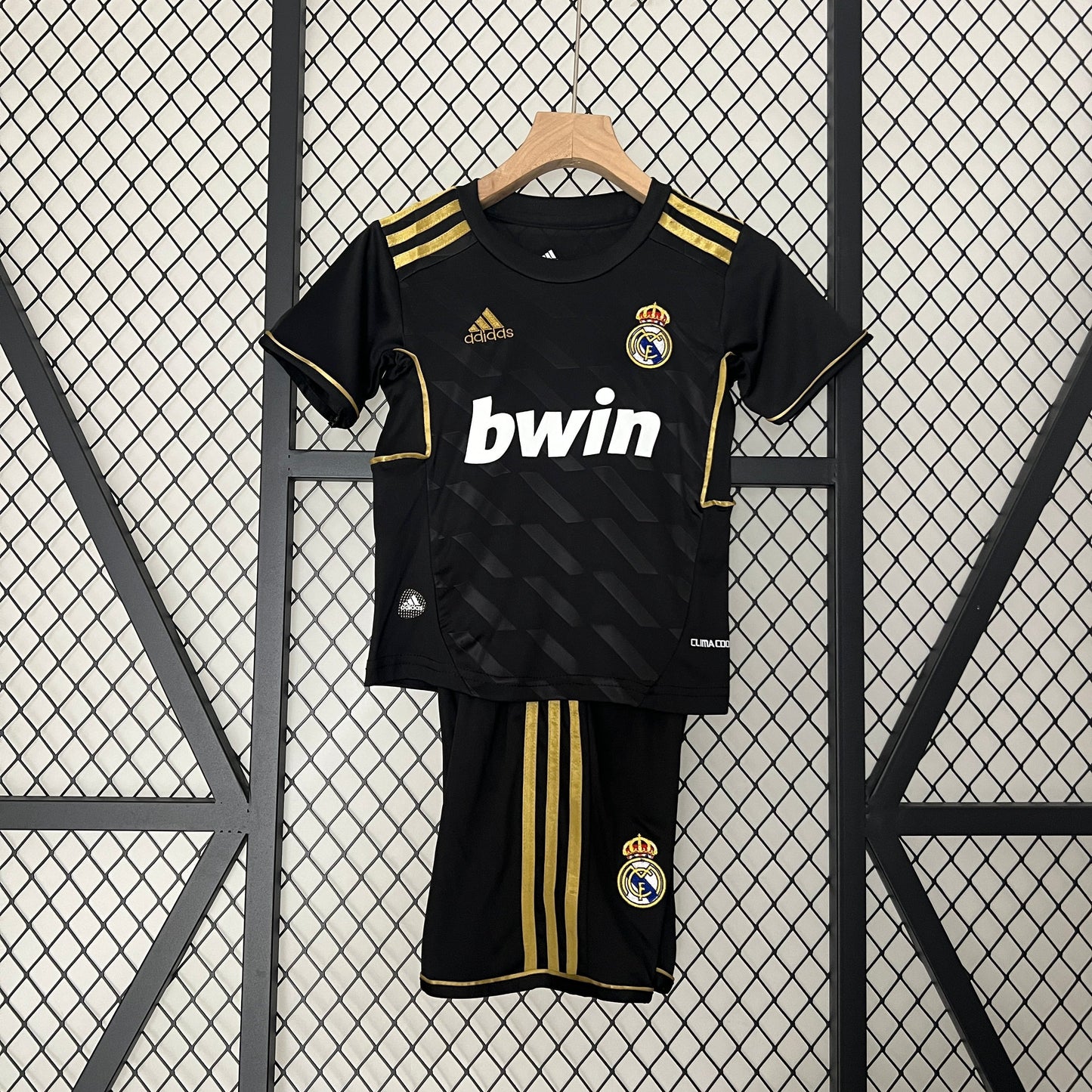 REAL MADRID II 11/12 KIT ENFANT (RÉTRO)