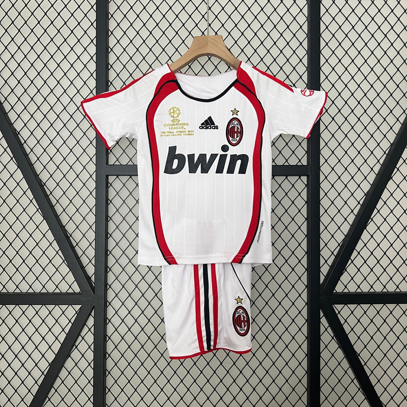 MILAN II 06/07 EDICIÓN LIMITADA CHAMPNHIONS LEAGUE KIT ENFANT (RÉTRO)