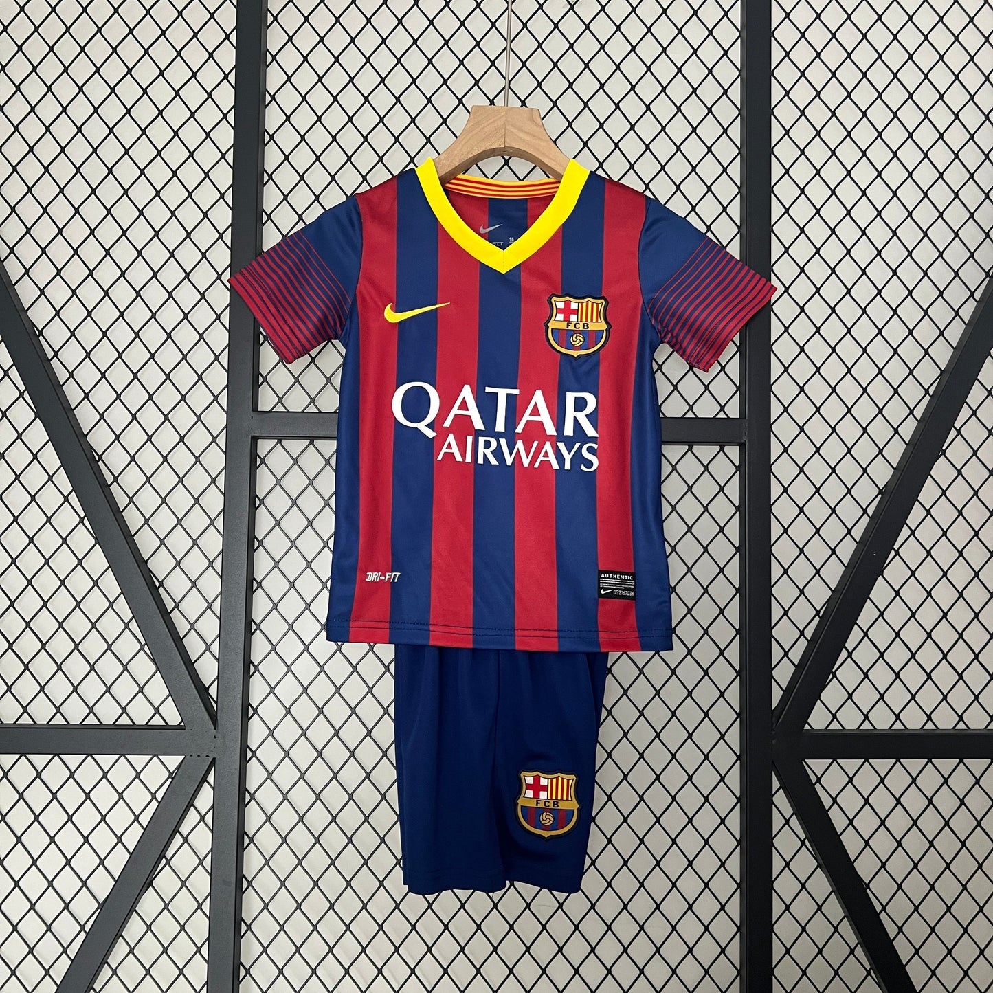 BARCELONA I 13/14 KIT ENFANT (RÉTRO)